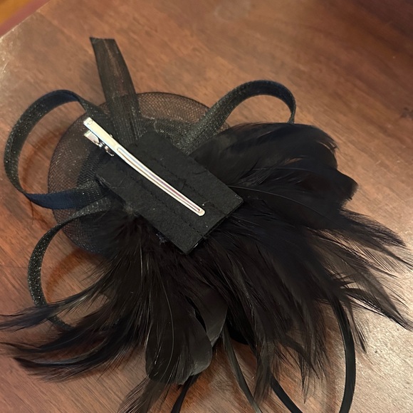 Elegant Black Fascinator Headband - Picture 3 of 4